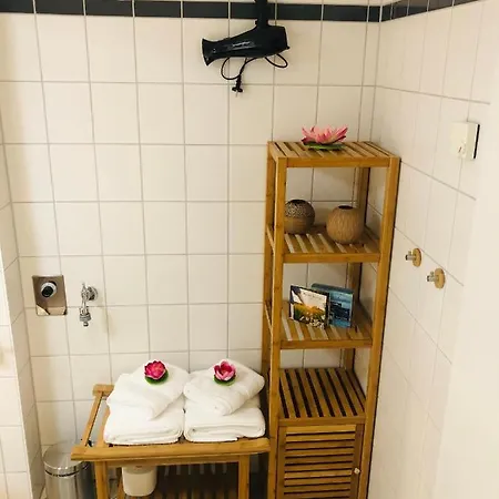 77 Qm Fewo Schlosspark Residenz Innenstadt Schwimmbad Отель Шверин