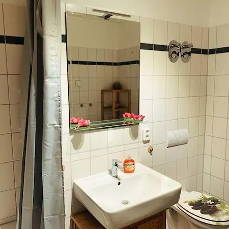 77 Qm Fewo Schlosspark Residenz Innenstadt Schwimmbad Шверин