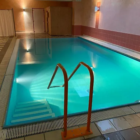 Отель 77 Qm Fewo Schlosspark Residenz Innenstadt Schwimmbad *