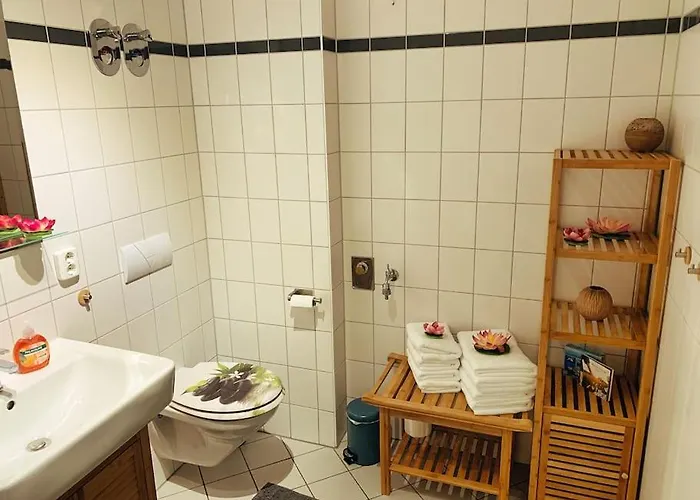 77 Qm Fewo Schlosspark Residenz Innenstadt Schwimmbad Hotel *